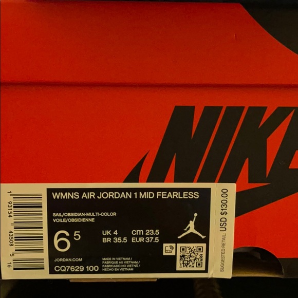 WMNS Air Jordan 1 Mid Fearless (Size 6w) - Picture 13 of 16